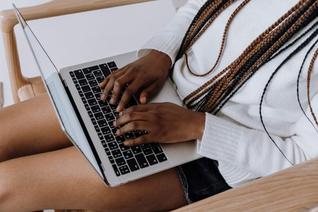 How to Start a Successful Blog in 2026