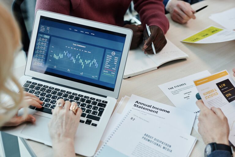 Influencer Marketing: How It Works and How Businesses Can Use It